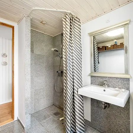 Дом отдыха Heera - 100m To The Fjord By Interhome Lihme